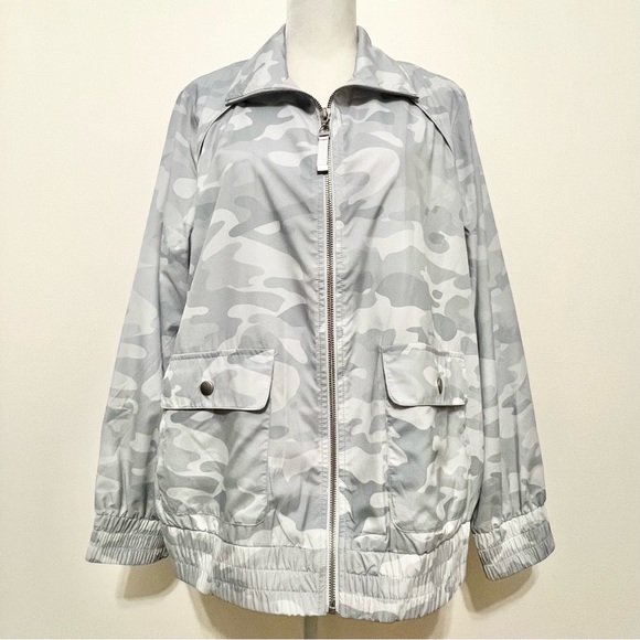 Chico’s Zenergy Camo Mix Jacket Chic Resortwear Beach - Picture 4 of 15